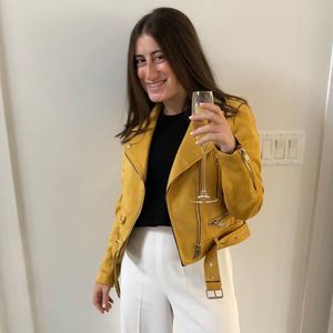 Meet your Posher, Emma